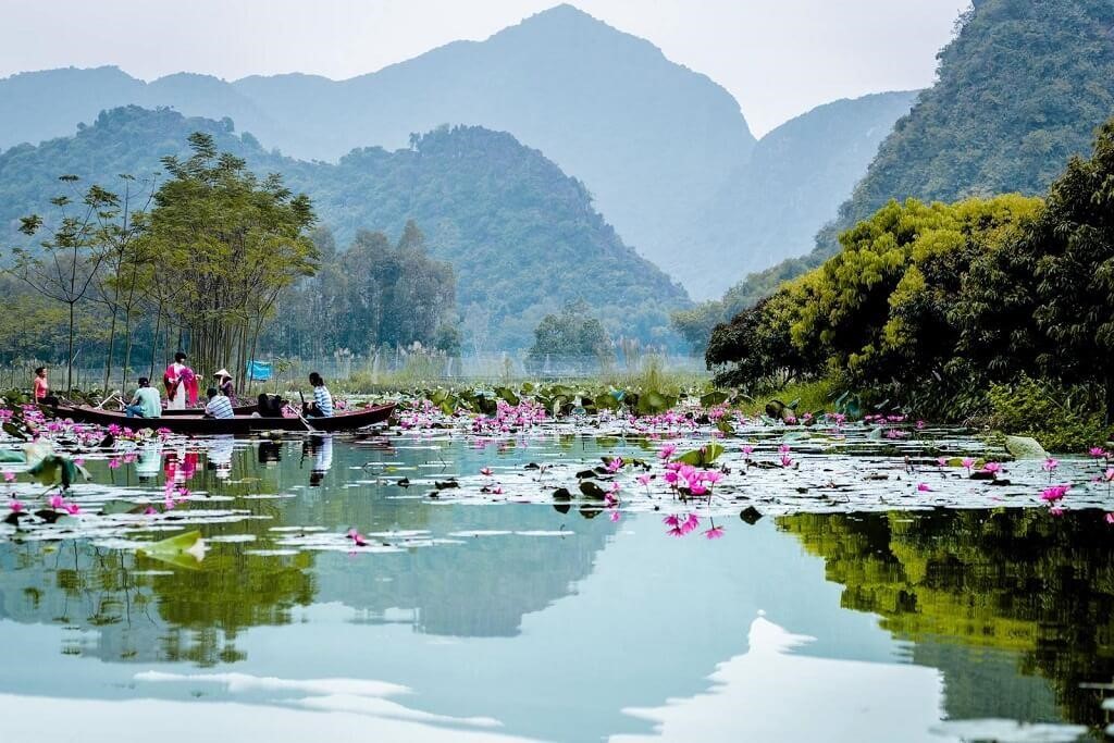 A day trip to Perfume pagoda